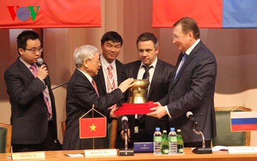Vietnam and Russia promote friendship and comprehensive cooperation - ảnh 2